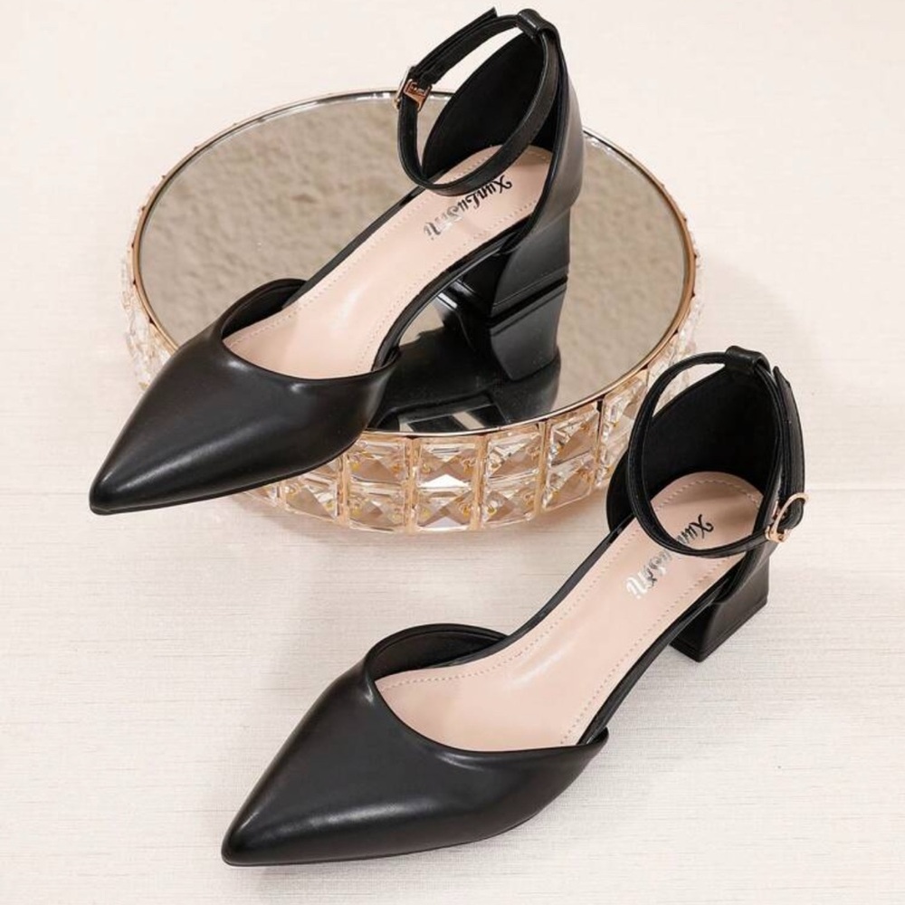 SHEIN Black Ankle Strap Block Heels - Picture 5 of 6